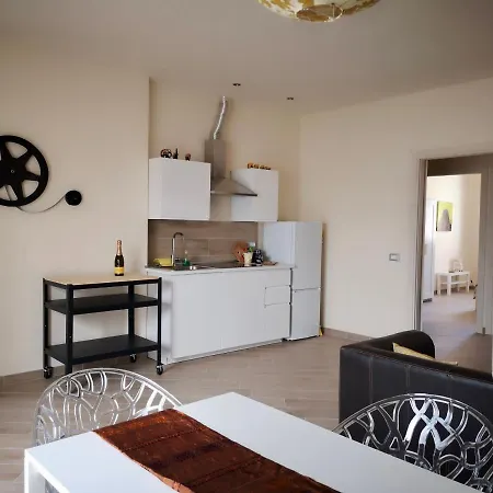 Da Cinema A Residenza D'artista Blue Yellow Red Apartment Orbetello