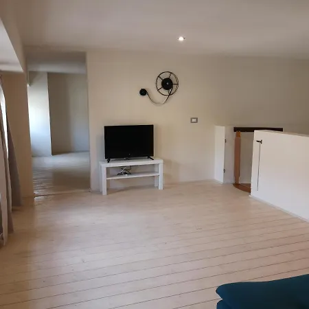 Da Cinema A Residenza D'artista Blue Yellow Red Appartement *