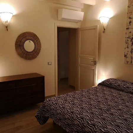 Appartement Da Cinema A Residenza D'artista Blue Yellow Red