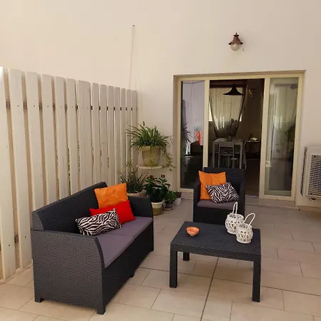 Apartment Da Cinema A Residenza D'artista Blue Yellow Red Orbetello