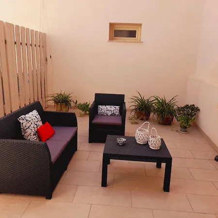 Apartment Da Cinema A Residenza D'artista Blue Yellow Red Orbetello