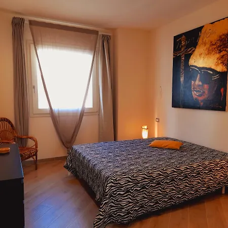 Da Cinema A Residenza D'artista Blue Yellow Red Apartment
