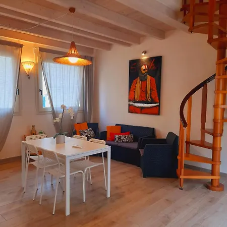 Da Cinema A Residenza D'artista Blue Yellow Red Apartment Orbetello